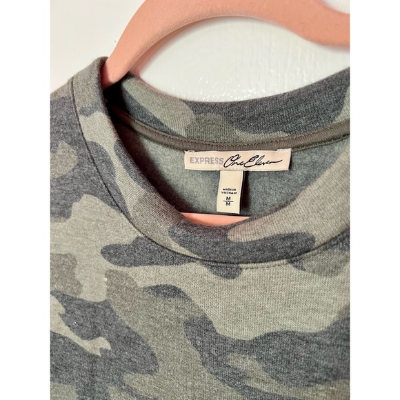 NWOT Express One Eleven Oversized Distressed Camo Sweatshirt size M - Picture 8 of 9